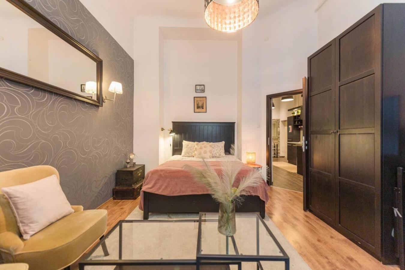 Apartment Heart -heart Of
